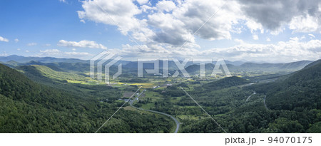北海道 赤井川村のカルデラ展望所（空撮） 94070175