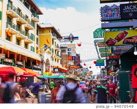 バンコク カオサン通り ※一部ソフトフォーカス バンコク カオサン通り ※一部ソフトフォーカス 94070549