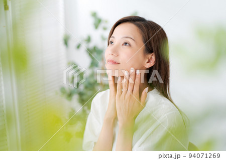 20代女性　ビューティー 94071269