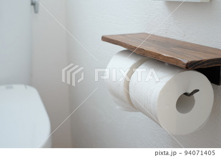 アイアンと木のトイレットペーパーホルダー　 94071405