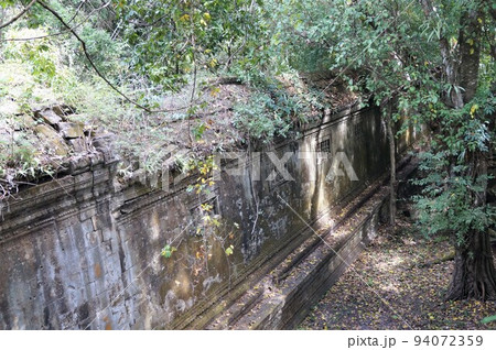 アンコール遺跡 ベン・メリアの回廊 アンコール遺跡 ベン・メリアの回廊 94072359