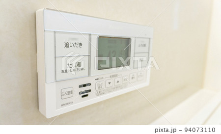 新築の一戸建ての新しいユニットバス 94073110