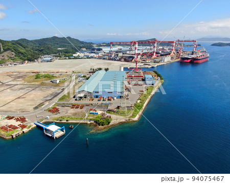 寺島大橋完成記念公園の上空から寺島の港湾の空撮 94075467