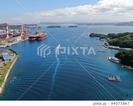 寺島大橋完成記念公園の上空から寺島の港湾の空撮 94075867