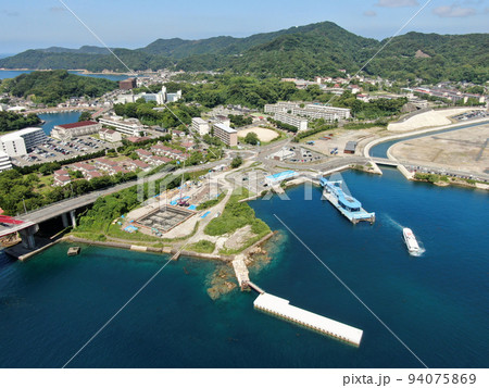 寺島大橋完成記念公園の上空から寺島の港湾の空撮 寺島大橋完成記念公園の上空から寺島の港湾の空撮 94075869