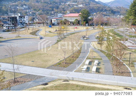 春の公園　一望（城山公園　長野県 長野市） 94077085