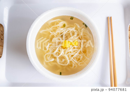 ノンフライ麵のカップ麺 94077681