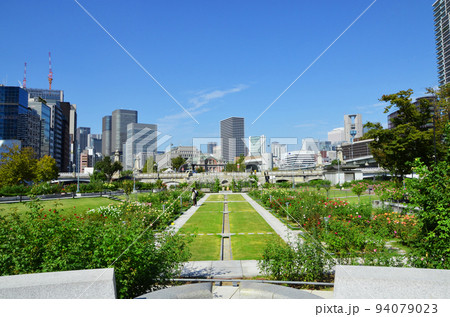 大阪 中之島バラ園の風景 大阪 中之島バラ園の風景 94079023