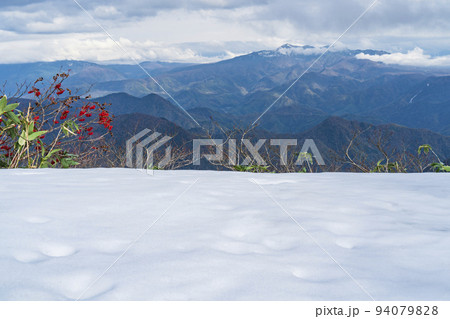 初冬の谷川岳　天神尾根からの風景【群馬県・利根郡・みなかみ町】 94079828