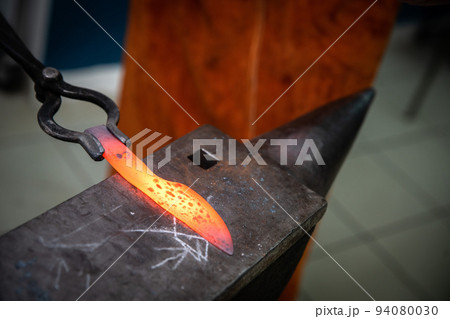 manufacturing a steel knife manufacturing a steel knife 94080030