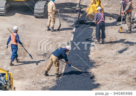 舗装工事　アスファルト舗装　作業員 94080986