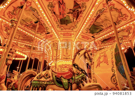 名古屋港シートレインランド　夜のメリーゴーランド 94081853