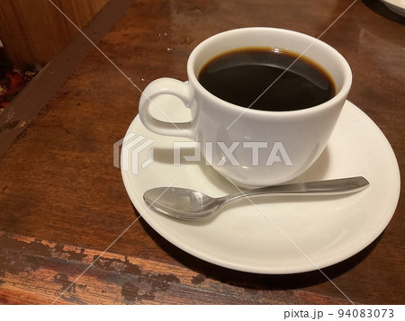 店内のブラックコーヒー 94083073