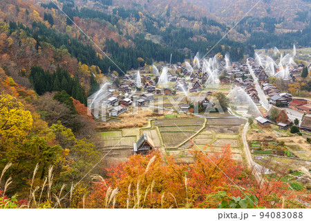 世界遺産 白川村 紅葉の中の消防訓練 世界遺産 白川村 紅葉の中の消防訓練 94083088