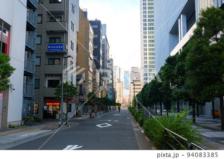 東京都 秋葉原駅、早朝のアキバ田代通り 東京都 秋葉原駅、早朝のアキバ田代通り 94083385