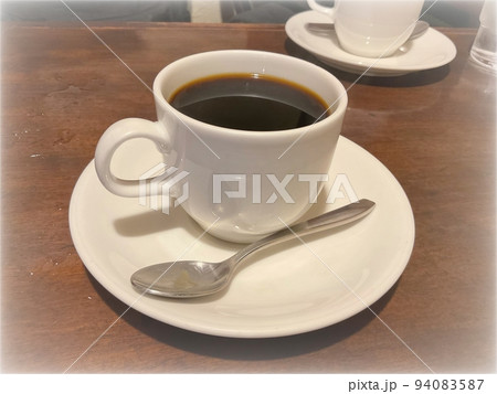 店内のブラックコーヒー 94083587