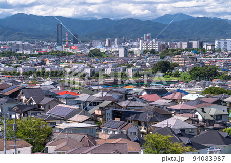 《東京都》青空の住宅街・東京郊外 94083987