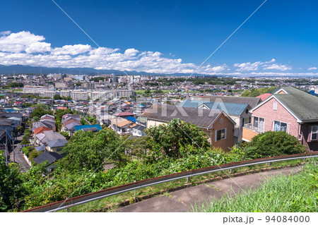 《東京都》青空の住宅街・東京郊外 94084000