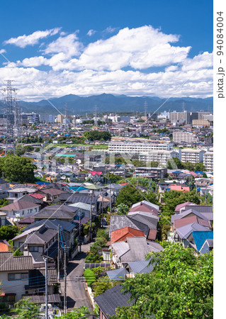 《東京都》青空の住宅街・東京郊外 94084004
