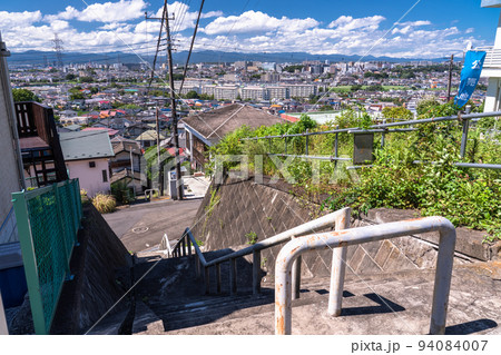 《東京都》青空の住宅街・東京郊外 94084007