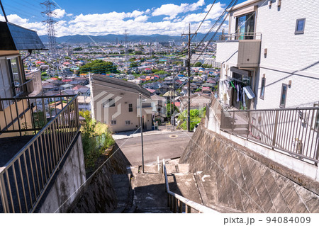 《東京都》青空の住宅街・東京郊外 《東京都》青空の住宅街・東京郊外 94084009