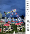 夜の遊園地 94087337