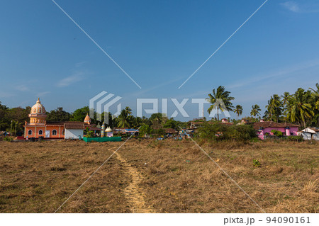 インド　ゴア州のアンジュナにあるヒンドゥー教寺院 94090161