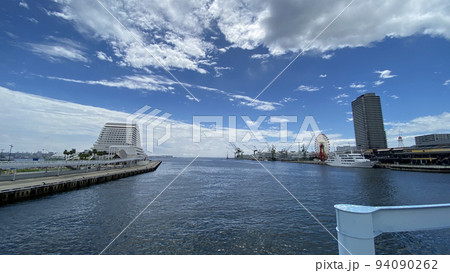 遊覧船から見た神戸港の風景 94090262