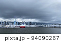 遊覧船から見た神戸港の風景 94090267