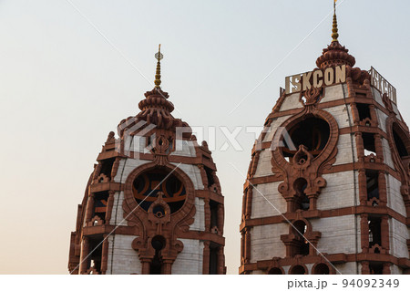 インド　ニューデリーにあるイスコクン寺院 94092349