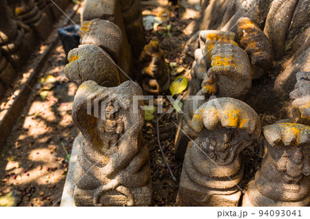 インド　ティルヴァナンタプラムの街中にある像 94093041