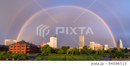 《神奈川県》虹の架け橋・横浜みなとみらい 94096513