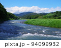 埼玉県寄居町を流れる荒川から見る八高線と周辺の風景 94099932
