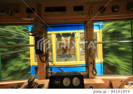 箱根登山鉄道、流れる車窓連結面 94101954