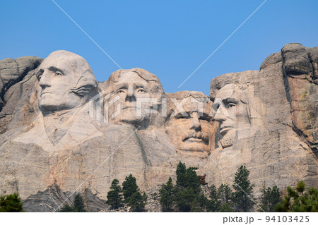 ラシュモア山の4人の大統領の彫刻(アメリカ) ラシュモア山の4人の大統領の彫刻(アメリカ) 94103425