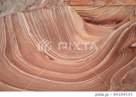 バーミリオン・クリフス国定公園のザ・ウェーブ（アリゾナ州、アメリカ） 94104535