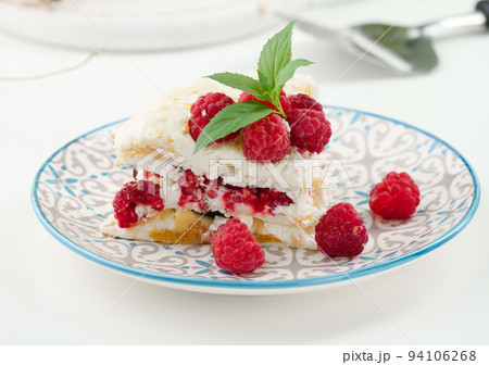 Round meringue pie with fresh raspberries on a white background, Pavlova dessert 94106268