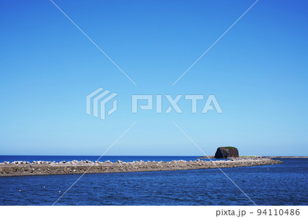 夏のオホーツク海と帽子岩 北海道 夏のオホーツク海と帽子岩 北海道 94110486