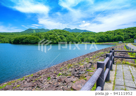玉原湖 玉原ダム 湖畔の風景 初夏の季節 玉原湖 玉原ダム 湖畔の風景 初夏の季節 94111952