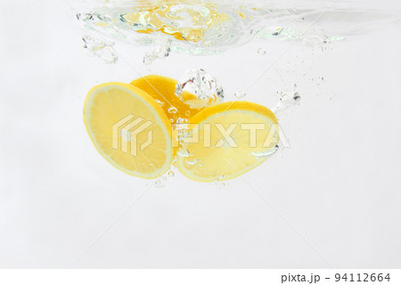 sliced lemon falling in water 94112664