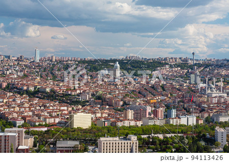 トルコ 首都アンカラの旧市街の丘の上に建つアンカラ城の城壁から望む風景 トルコ 首都アンカラの旧市街の丘の上に建つアンカラ城の城壁から望む風景 94113426
