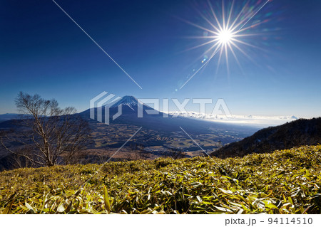 雨ヶ岳山頂から富士山の眺め 94114510