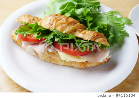 クロワッサンサンド　サンドイッチ 94115104