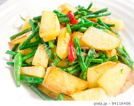 中国家庭料理・土豆炒豆角（ささげとジャガイモの中華炒め） 94116406