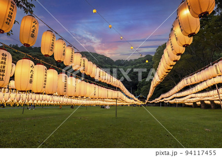 毎年8月に靜岡縣護國神社で行われる万灯みたま祭 毎年8月に靜岡縣護國神社で行われる万灯みたま祭 94117455