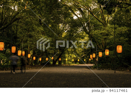 毎年8月に靜岡縣護國神社で行われる万灯みたま祭 毎年8月に靜岡縣護國神社で行われる万灯みたま祭 94117461