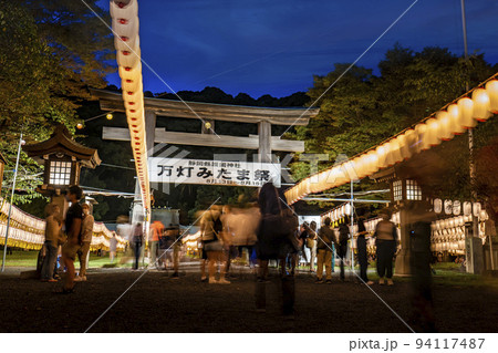 毎年8月に靜岡縣護國神社で行われる万灯みたま祭 94117487