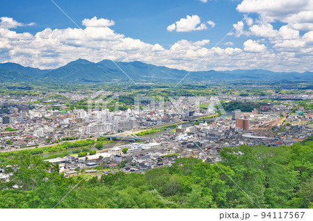 【神南備山 展望台より津山市街地を一望】 岡山県津山市井口 【神南備山 展望台より津山市街地を一望】 岡山県津山市井口 94117567