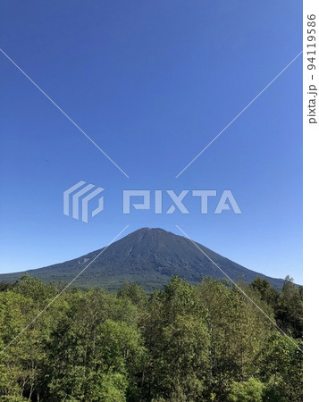 雲ひとつない青空の羊蹄山 雲ひとつない青空の羊蹄山 94119586
