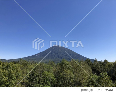 雲ひとつない青空の羊蹄山 雲ひとつない青空の羊蹄山 94119588